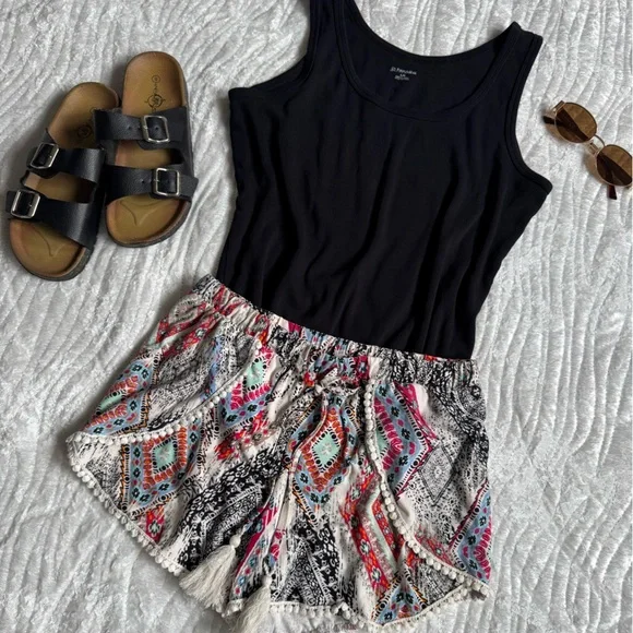 ✨Like New!😍Hot Kiss Black Aztec Multicolor Printed Shorts - Picture 2 of 6